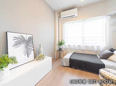 1002号室 BED ROOM