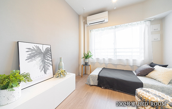 1002号室 BED ROOM